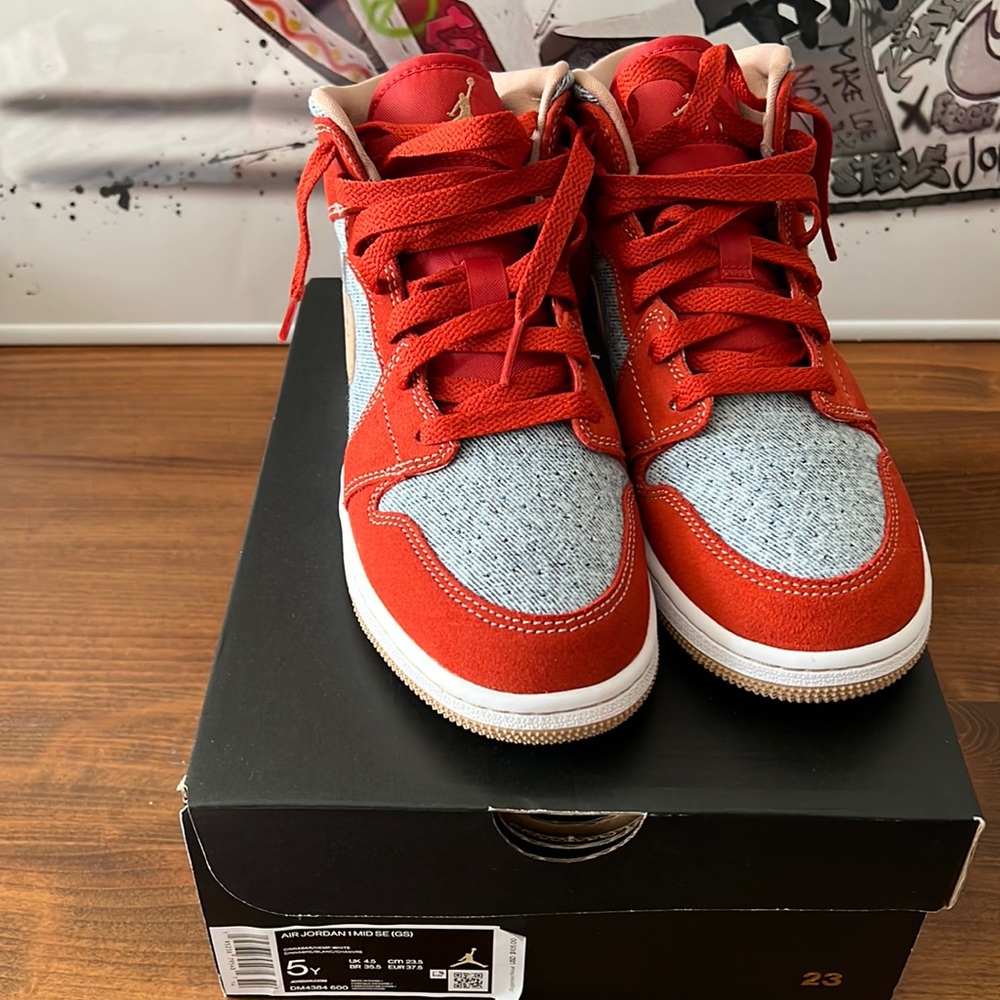Air Jordan mid SE youth